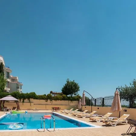 Apartment Horizon 17 'в' *